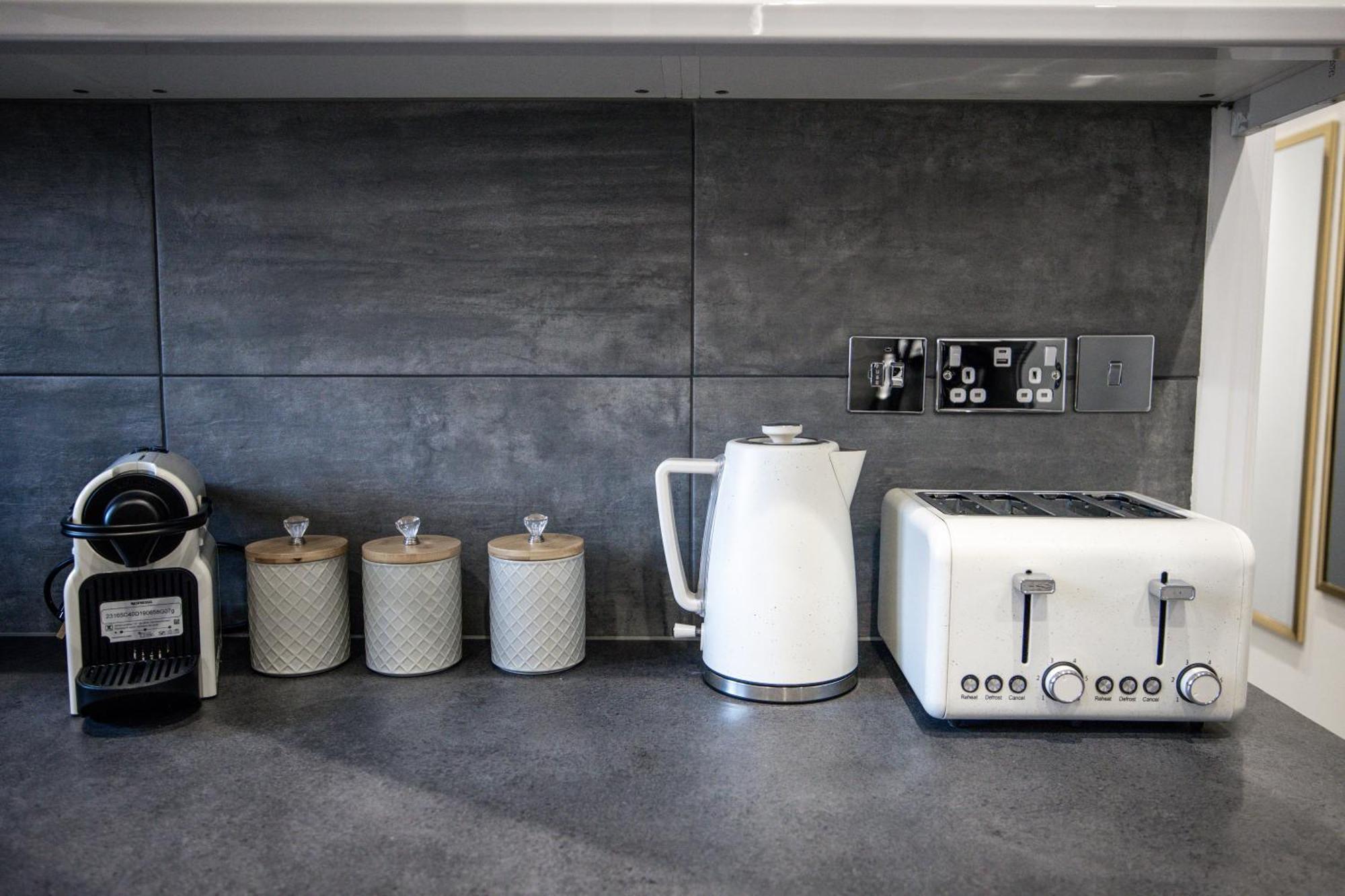 Cosy 4-Bedroom Apartment Next To Borough Londen Buitenkant foto
